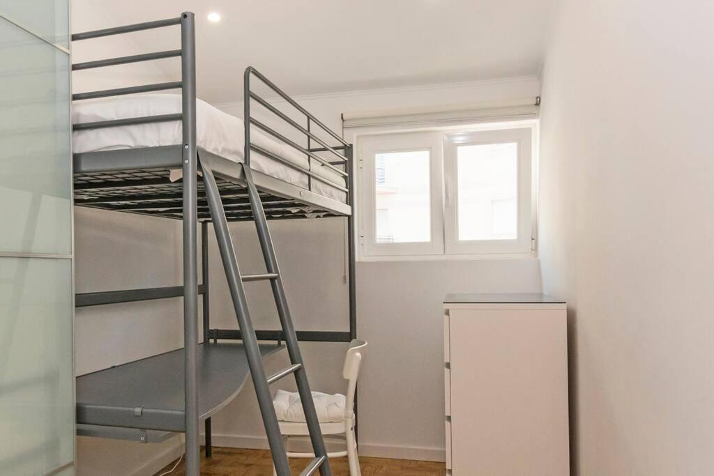 Apartment Near The Beach With Big Terrace Сетубал Екстериор снимка