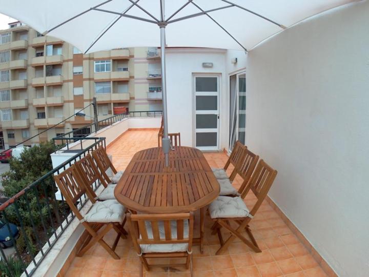 Apartment Near The Beach With Big Terrace Сетубал Екстериор снимка